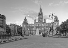 Lais Puzzle - Glasgow City Chambers und George Square in Glasgow, Schottland in schwarz weiß - 1.000 Teile