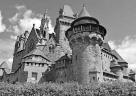 Lais Puzzle - Alte Burg Kreuzenstein in Österreich in schwarz weiß - 500, 1.000 & 2.000 Teile