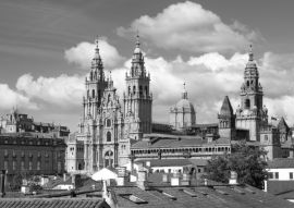 Lais Puzzle - Blick auf die Kathedrale von Santiago de Compostela in schwarz weiß - 500, 1.000 & 2.000 Teile