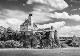 Lais Puzzle - Schloss Schonbuhel, Donau, Niederösterreich in schwarz weiß - 500, 1.000 & 2.000 Teile