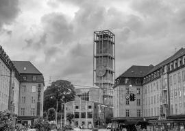 Lais Puzzle - Rathaus der Stadt Aarhus, Dänemark in schwarz weiß - 500, 1.000 & 2.000 Teile