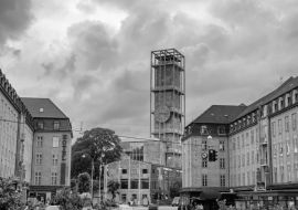 Lais Puzzle - Rathaus der Stadt Aarhus, Dänemark in schwarz weiß - 1.000 Teile