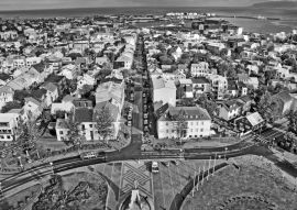 Lais Puzzle - Panorama von Reykjavík - der Hauptstadt und größten Stadt Islands in schwarz weiß - 500, 1.000 & 2.000 Teile