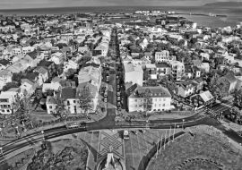 Lais Puzzle - Panorama von Reykjavík - der Hauptstadt und größten Stadt Islands in schwarz weiß - 1.000 Teile