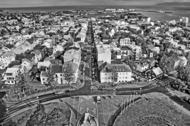 Lais Puzzle - Panorama von Reykjavík - der Hauptstadt und größten Stadt Islands in schwarz weiß - 2.000 Teile