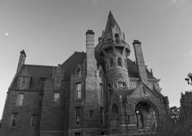 Lais Puzzle - Craigdarroch Castle, schottisches Herrenhaus aus der viktorianischen Ära, historische Stätte Kanadas, Außenansicht des Gebäudes in Victoria BC in schwarz weiß - 500, 1.000 & 2.000 Teile