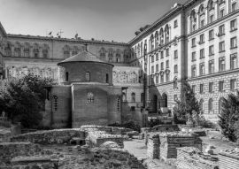 Lais Puzzle - Rotunde des Heiligen Georg in Sofia, Bulgarien in schwarz weiß - 500, 1.000 & 2.000 Teile