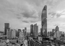 Lais Puzzle - Stadtbild des Geschäftsviertels von Bangkok mit Wolkenkratzer in der Dämmerung, Thailand in schwarz weiß - 1.000 Teile