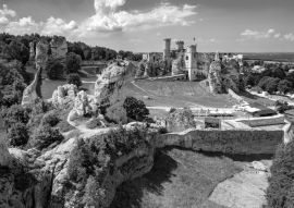 Lais Puzzle - Mittelalterliche Burgruinen in Ogrodzieniec, Polen in schwarz weiß - 500, 1.000 & 2.000 Teile