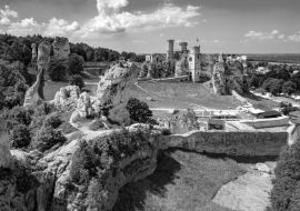 Lais Puzzle - Mittelalterliche Burgruinen in Ogrodzieniec, Polen in schwarz weiß - 1.000 Teile