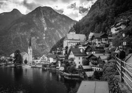 Lais Puzzle - Panoramablick auf das berühmte Dorf Hallstatt in Österreich, Alpen. Europa in schwarz weiß - 500, 1.000 & 2.000 Teile