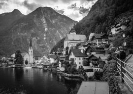 Lais Puzzle - Panoramablick auf das berühmte Dorf Hallstatt in Österreich, Alpen. Europa in schwarz weiß - 1.000 Teile