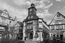 Lais Puzzle - Rathaus im historischen Zentrum von Heppenheim an der Bergstraße, Hessen, Deutschland in schwarz weiß - 2.000 Teile
