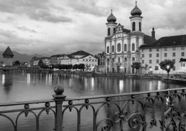 Lais Puzzle - Luzern Schweizer Stadt an hundert Schweizer Seen in schwarz weiß - 1.000 Teile