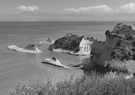 Lais Puzzle - Lehmklippen von Kap Drastis - Korfu in schwarz weiß - 500, 1.000 & 2.000 Teile