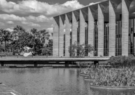 Lais Puzzle - Schöner Blick auf das Itamaraty-Palastgebäude in Brasilia, Brasilien in schwarz weiß - 500, 1.000 & 2.000 Teile
