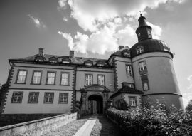Lais Puzzle - Schloss Friedrichstein in schwarz weiß - 500, 1.000 & 2.000 Teile
