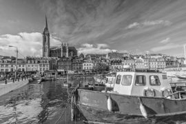 Lais Puzzle - Impression der St. Colman's Kathedrale in Cobh bei Cork, Irland in schwarz weiß - 2.000 Teile