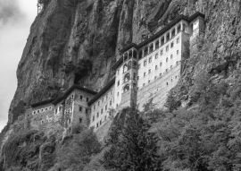 Lais Puzzle - Sumela-Kloster in Trabzon, Türkei in schwarz weiß - 500, 1.000 & 2.000 Teile