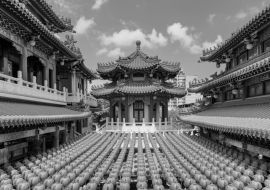 Lais Puzzle - Farbenprächtige Ansicht des Sanfeng-Tempels in Kaohsiung, Taiwan in schwarz weiß - 1.000 Teile