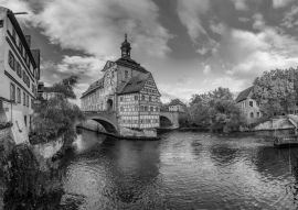 Lais Puzzle - Beeindruckender Panoramablick auf das historische Stadtzentrum von Bamberg, Deutschland. UNESCO Weltkulturerbe in schwarz weiß - 500, 1.000 & 2.000 Teile