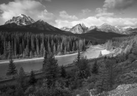 Lais Puzzle - Rocky Mountains an einem Herbsttag Jasper National Park in den kanadischen Rockies. Alberta Kanada Landschaft im Jasper-Nationalpark in schwarz weiß - 500, 1.000 & 2.000 Teile