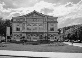 Lais Puzzle - Theater am Goetheplatz in Baden Baden in schwarz weiß - 500, 1.000 & 2.000 Teile