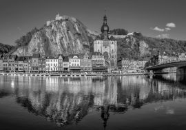 Lais Puzzle - Dinant, Belgien in schwarz weiß - 1.000 Teile