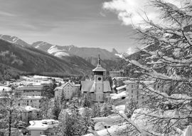 Lais Puzzle - Landschaft des Wintersportorts Davos, Schweiz in schwarz weiß - 500, 1.000 & 2.000 Teile