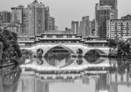 Lais Puzzle - Stadtkulisse der Anshun-Brücke, Chengdu, Sichuan, China in schwarz weiß - 500, 1.000 & 2.000 Teile