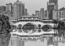 Lais Puzzle - Stadtkulisse der Anshun-Brücke, Chengdu, Sichuan, China in schwarz weiß - 1.000 Teile
