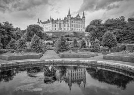 Lais Puzzle - Historisches Dunrobin Castle in Sutherland, Highlands von Schottland in schwarz weiß - 500, 1.000 & 2.000 Teile