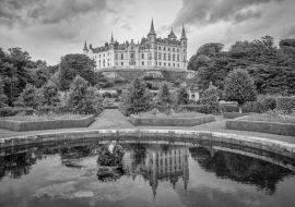 Lais Puzzle - Historisches Dunrobin Castle in Sutherland, Highlands von Schottland in schwarz weiß - 1.000 Teile