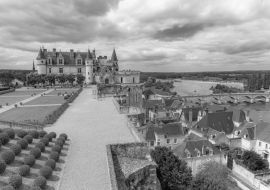 Lais Puzzle - Schloss Amboise, schönes französisches Kulturerbe, Panorama mit dem Fluss Loire im Frühling in schwarz weiß - 1.000 Teile