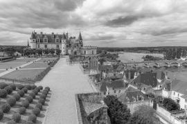 Lais Puzzle - Schloss Amboise, schönes französisches Kulturerbe, Panorama mit dem Fluss Loire im Frühling in schwarz weiß - 2.000 Teile