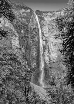 Lais Puzzle - Gocta höchster Wasserfall, Amazonas, Peru in schwarz weiß - 500, 1.000 & 2.000 Teile