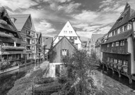 Lais Puzzle - Straßenansicht in der Altstadt von Ulm, Baden Württemberg, Deutschland in schwarz weiß - 500, 1.000 & 2.000 Teile