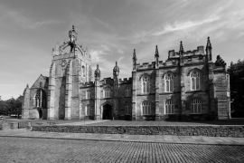 Lais Puzzle - Aberdeen University King's College in schwarz weiß - 2.000 Teile