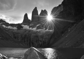 Lais Puzzle - Torres del Paine, Chile - Laguna Torres, berühmtes Wahrzeichen von Patagonien, Südamerika in schwarz weiß - 500, 1.000 & 2.000 Teile
