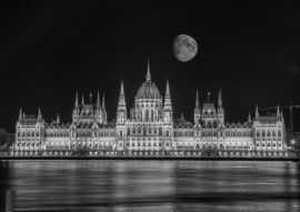 Lais Puzzle - Superblutmond in Budapest, Ungarn in schwarz weiß - 500, 1.000 & 2.000 Teile