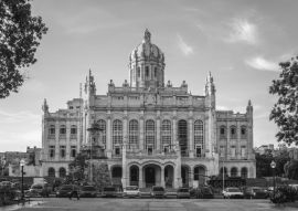 Lais Puzzle - Museum der Revolution, Havanna, Kuba in schwarz weiß - 500, 1.000 & 2.000 Teile