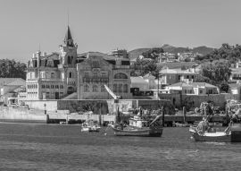 Lais Puzzle - Seixas Palast hinter dem Yachthafen in Cascais, Portugal in schwarz weiß - 500, 1.000 & 2.000 Teile