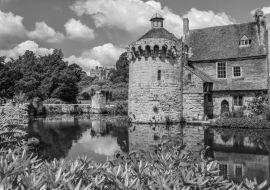 Lais Puzzle - Schloss Scotney in Kent, England in schwarz weiß - 1.000 Teile