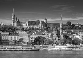 Lais Puzzle - Blick auf das Flussufer von Budapest im Herbst in schwarz weiß - 500, 1.000 & 2.000 Teile