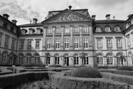 Lais Puzzle - Residenzschloss Bad Arolsen in schwarz weiß - 2.000 Teile