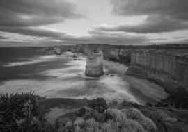 Lais Puzzle - zwölf apostel bei sonnenaufgang, great ocean road in victoria, australien in schwarz weiß - 1.000 & 2.000 Teile