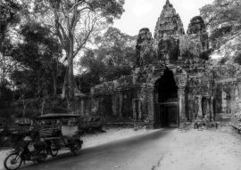 Lais Puzzle - Angkor Komplex Touristenattraktion Angkor Wat Archäologischer Park in Siem Reap Kambodscha in schwarz weiß - 500, 1.000 & 2.000 Teile