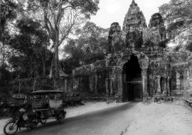 Lais Puzzle - Angkor Komplex Touristenattraktion Angkor Wat Archäologischer Park in Siem Reap Kambodscha in schwarz weiß - 1.000 Teile