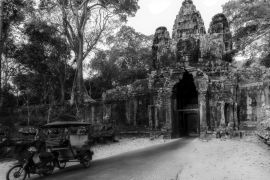 Lais Puzzle - Angkor Komplex Touristenattraktion Angkor Wat Archäologischer Park in Siem Reap Kambodscha in schwarz weiß - 2.000 Teile