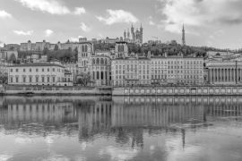 Lais Puzzle - Kathedrale Saint Jean und Basilika Notre-Dame de Fourviere, Wahrzeichen von Lyon, Rhône, Frankreich in schwarz weiß - 2.000 Teile